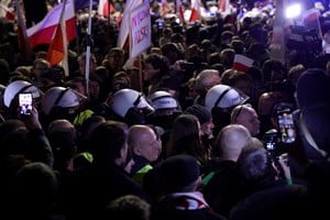 La policía acordona el edificio de la Corte este viernes en Varsovia.