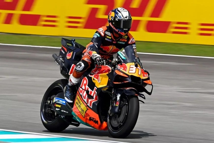 Pedro Acosta se impuso con autoridad a bordo de su KTM en la carrera Sprint disputada en el circuito de Sepang.