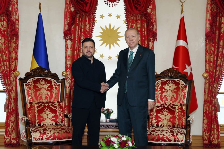 Turkish President Tayyip Erdogan shakes hands with Ukrainian President Volodymyr Zelenskiy during their meeting in Istanbul, Turkey, October 31, 2026. Mustafa Kamaci/Turkish Presidential Press Office/Handout via REUTERS THIS PICTURE WAS PROVIDED BY A THIRD PARTY. NO RESALES. NO ARCHIVES.