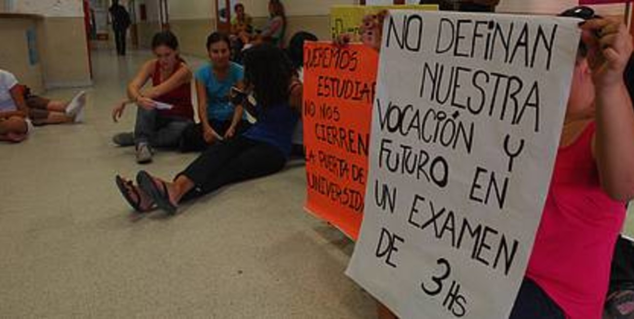 Tensa situación por el ingreso a la carrera de Medicina