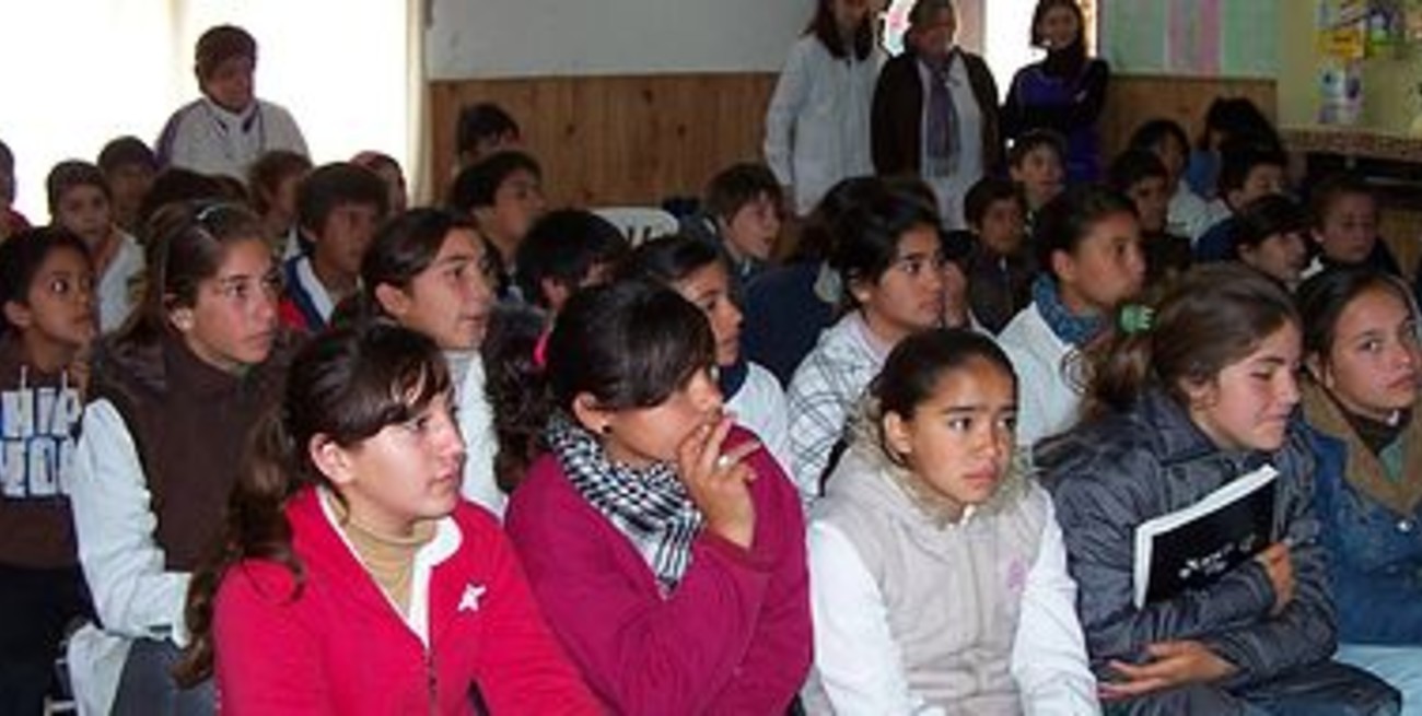 Alumnos de la escuela Paraná Medio participaron de una charla junto a periodistas de este diario