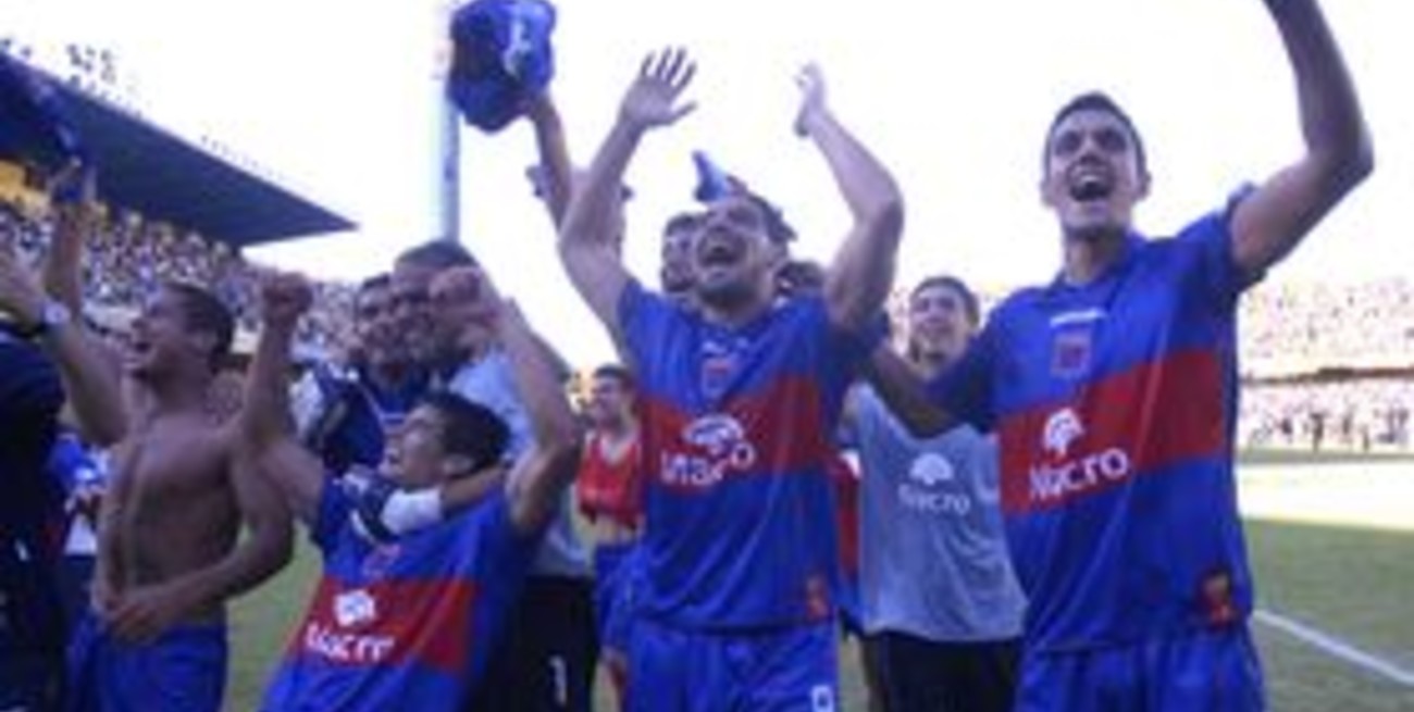 Tigre lo dio vuelta y alcanzó la punta