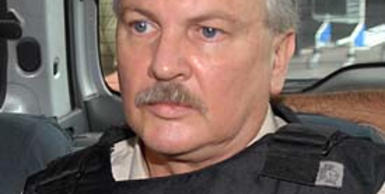 Cavallo llegó al país y se negó a declarar