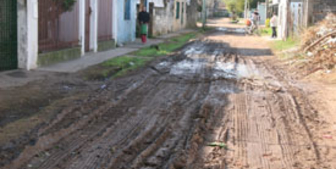 En Los Hornos reclaman la reparación de las calles