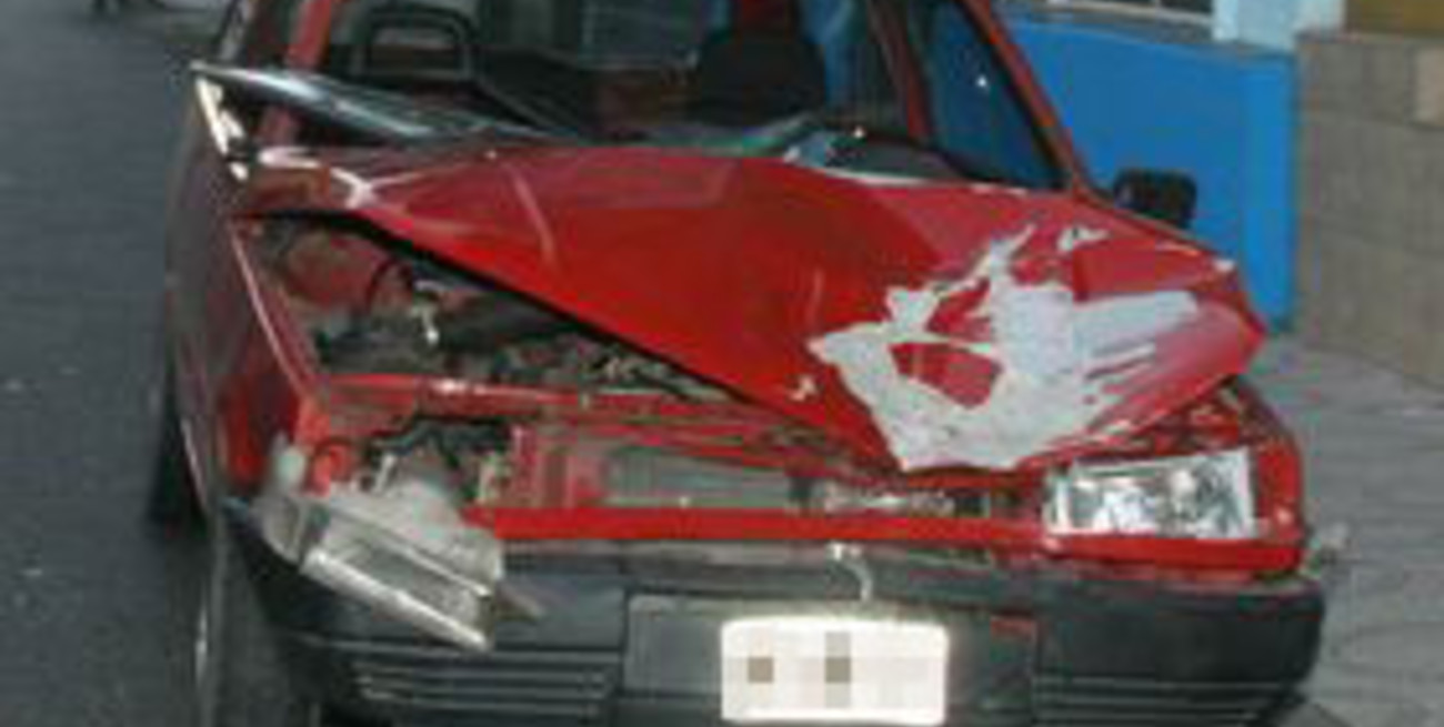 Peatones embestidos por un auto se encuentran en estado delicado