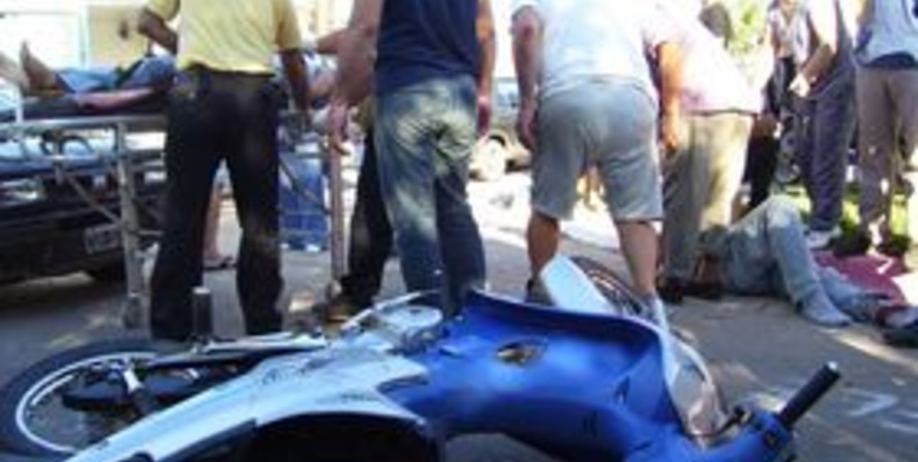 Accidentes con motos dejan cinco jóvenes heridos graves