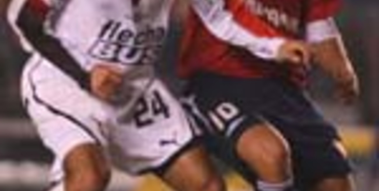 Colón compró a Juan Fernández, puede vender a Rivarola y dejó libre a Savoia