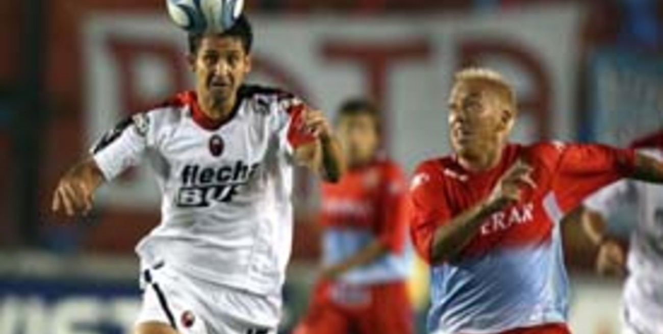 Colón volvió al triunfo con una goleada sobre Arsenal 