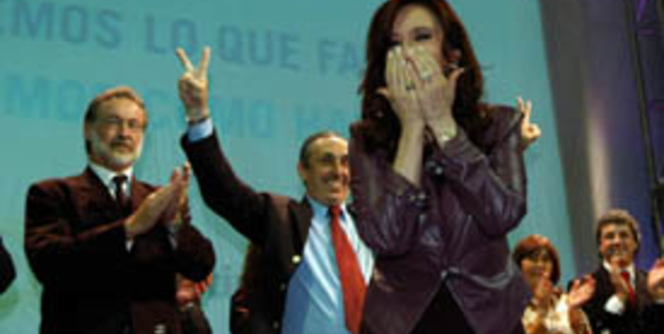 Se despistó el avión que trasladó a Cristina al llegar a Sauce Viejo