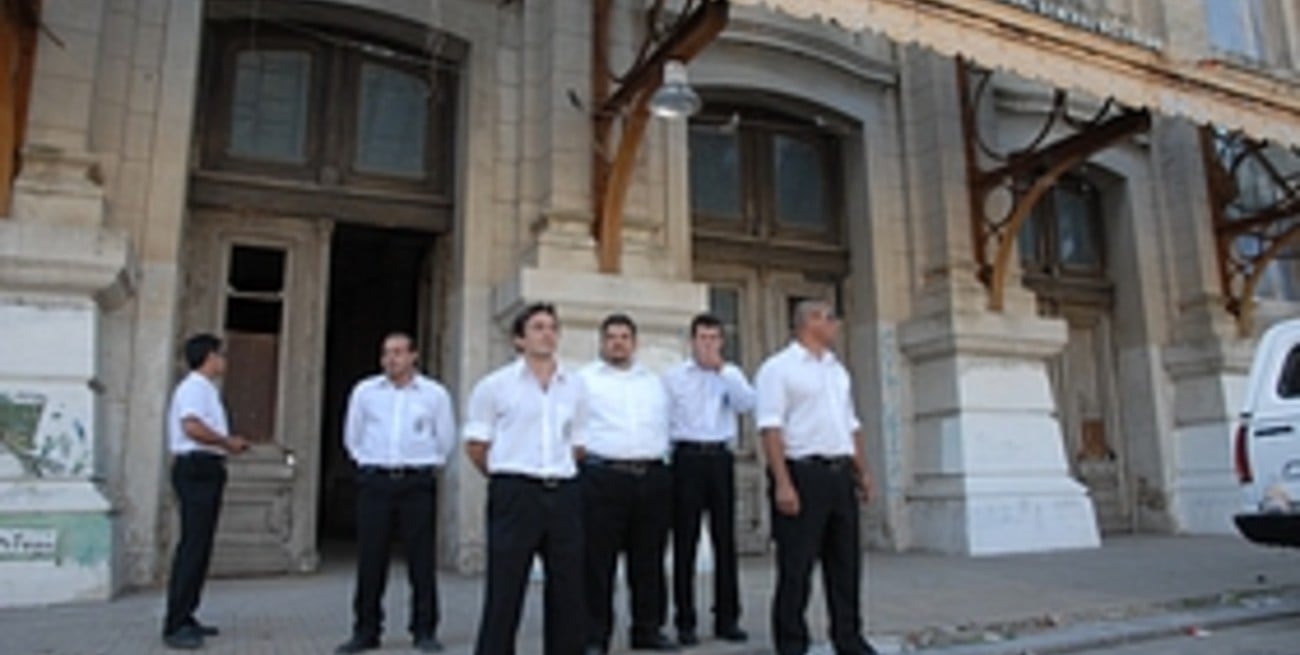 Ordenan una custodia de seguridad municipal para los obreros que reparan la Estación Belgrano