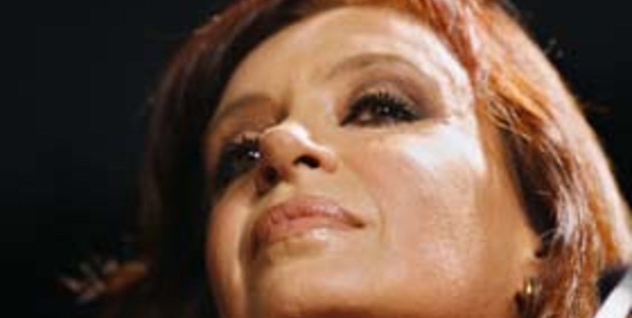 Cristina invitó al diálogo, pero no 'con la pistola en la cabeza'