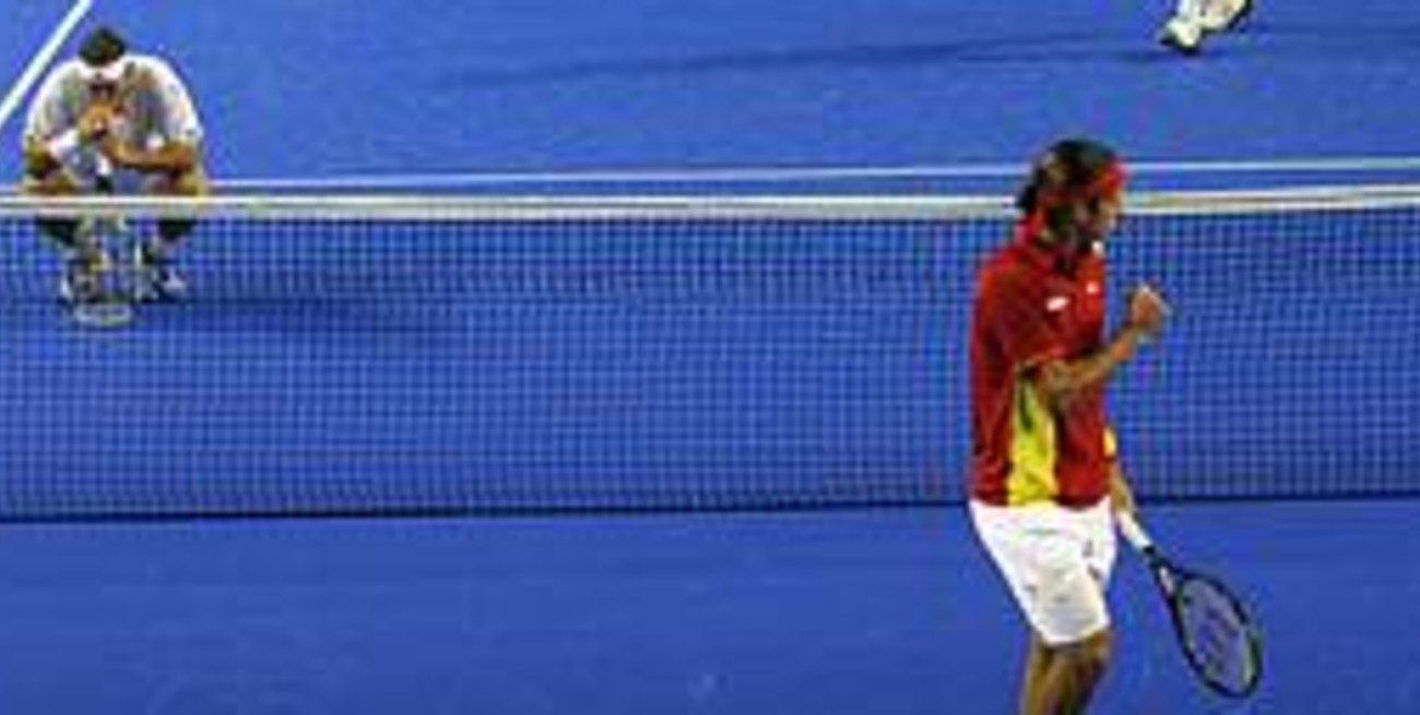 España ganó el dobles, se puso 2 a 1 arriba y enmudeció a Mar del Plata 