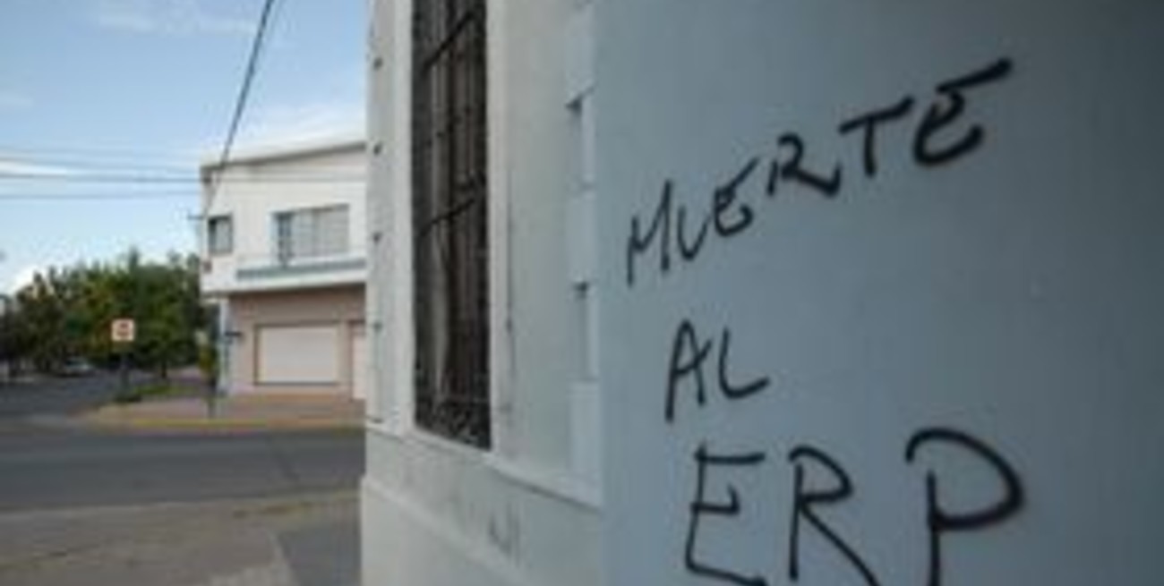 Pintadas en el estudio jurídico de Lucila Puyol