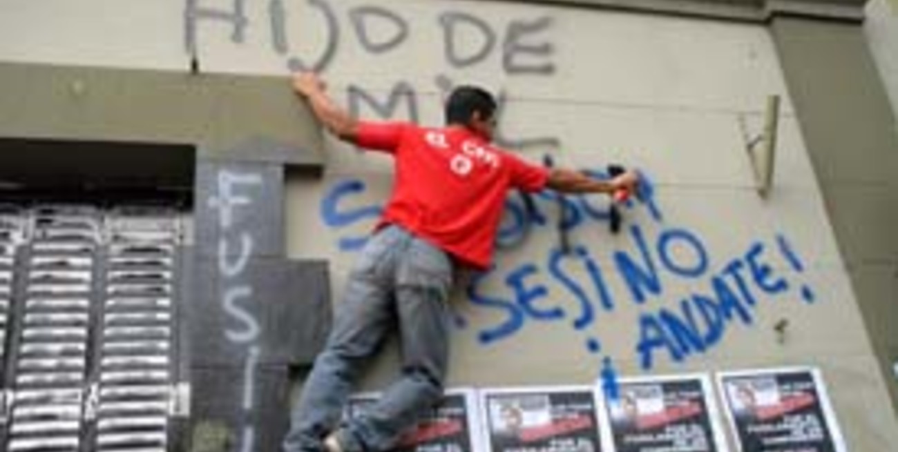 Neuquén: piden la renuncia del gobernador Sobisch 