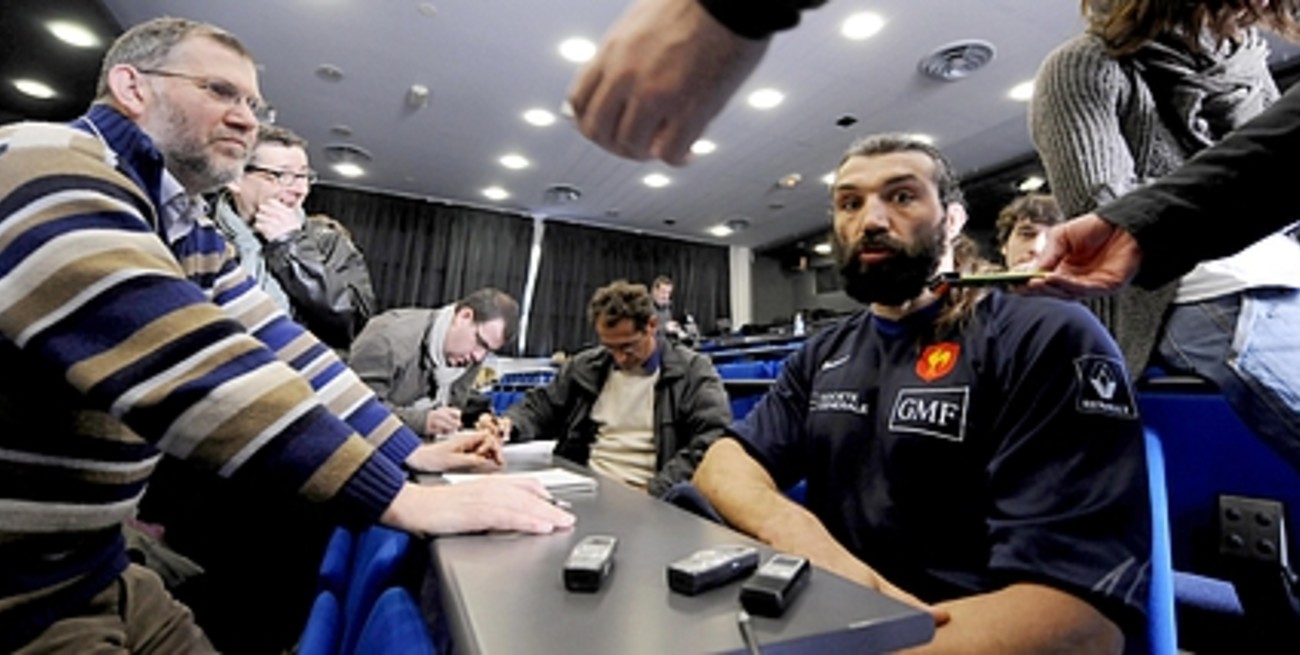 El rugbier francés Chabal le pegó una trompada al paranaense Castrogiovanni