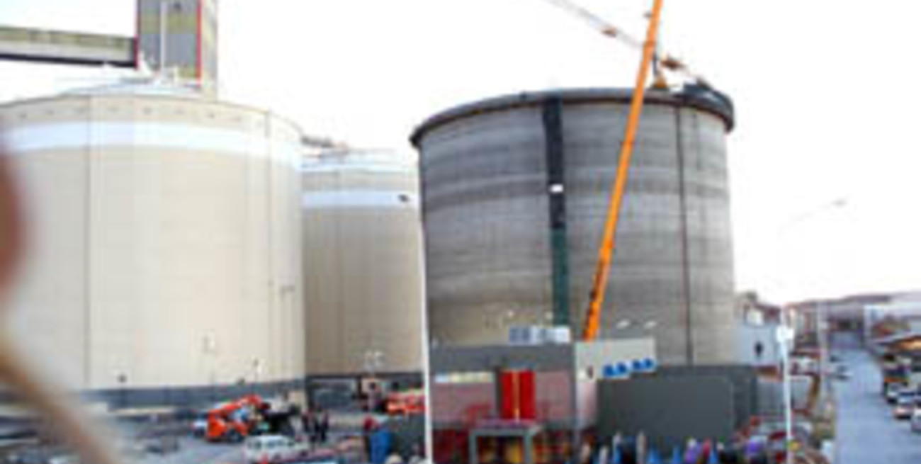 Mueren 10 obreros al derrumbarse un silo en Puerto Madryn