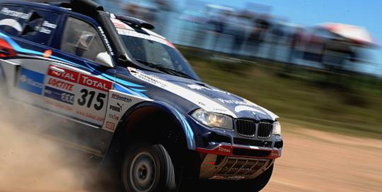 Nasser Al-Attiyah y Marc Coma son los líderes en autos y motos del Rally Dakar