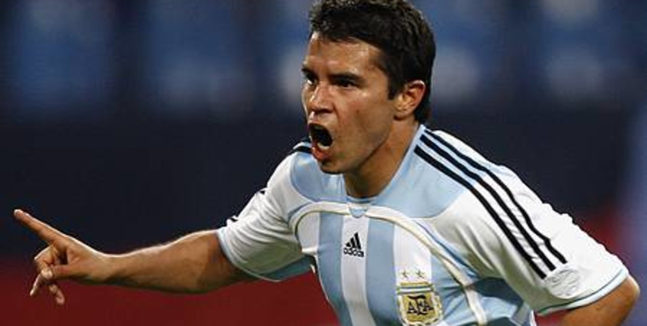 El "Conejo" Saviola seguirá su carrera en el Benfica