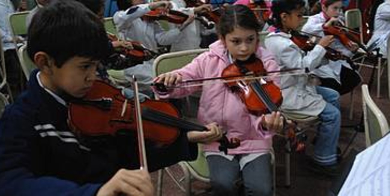 Violines y cellos: los acordes forman parte del ritmo escolar