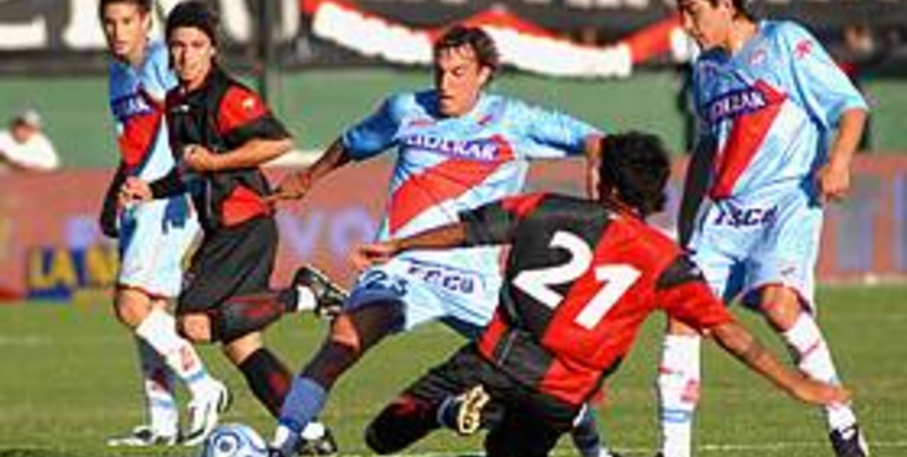 Arsenal y Newells mostraron poco y terminaron igualados en el Viaducto