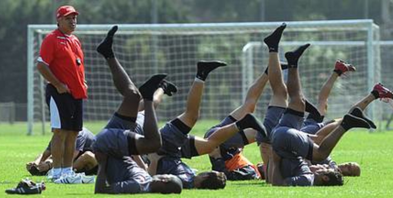 El "Tolo" agarró la escoba e hizo limpieza en Independiente