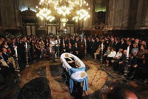 Multitudinaria y emotiva despedida a Raúl Alfonsín