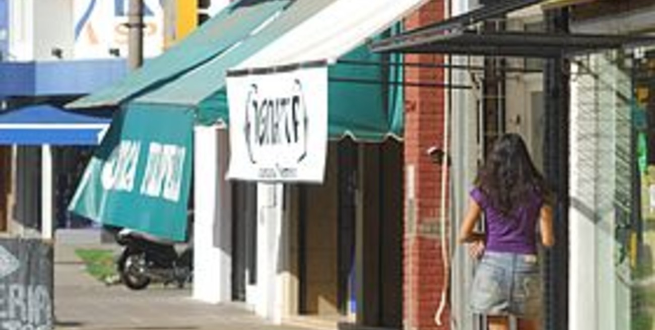 Toldos en Aristóbulo del Valle: la Municipalidad verificó que el 83% incumple las ordenanzas vigentes