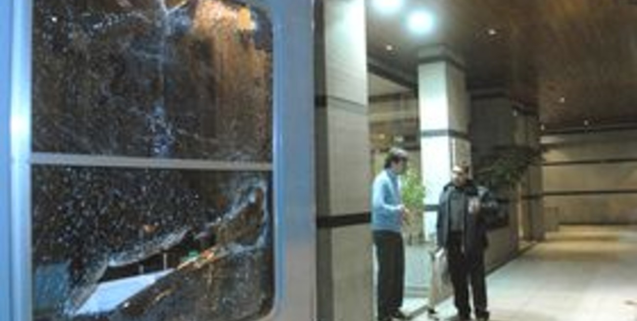 Barrabravas de Platense atacaron la sede de Futbolistas Argentinos Agremiados