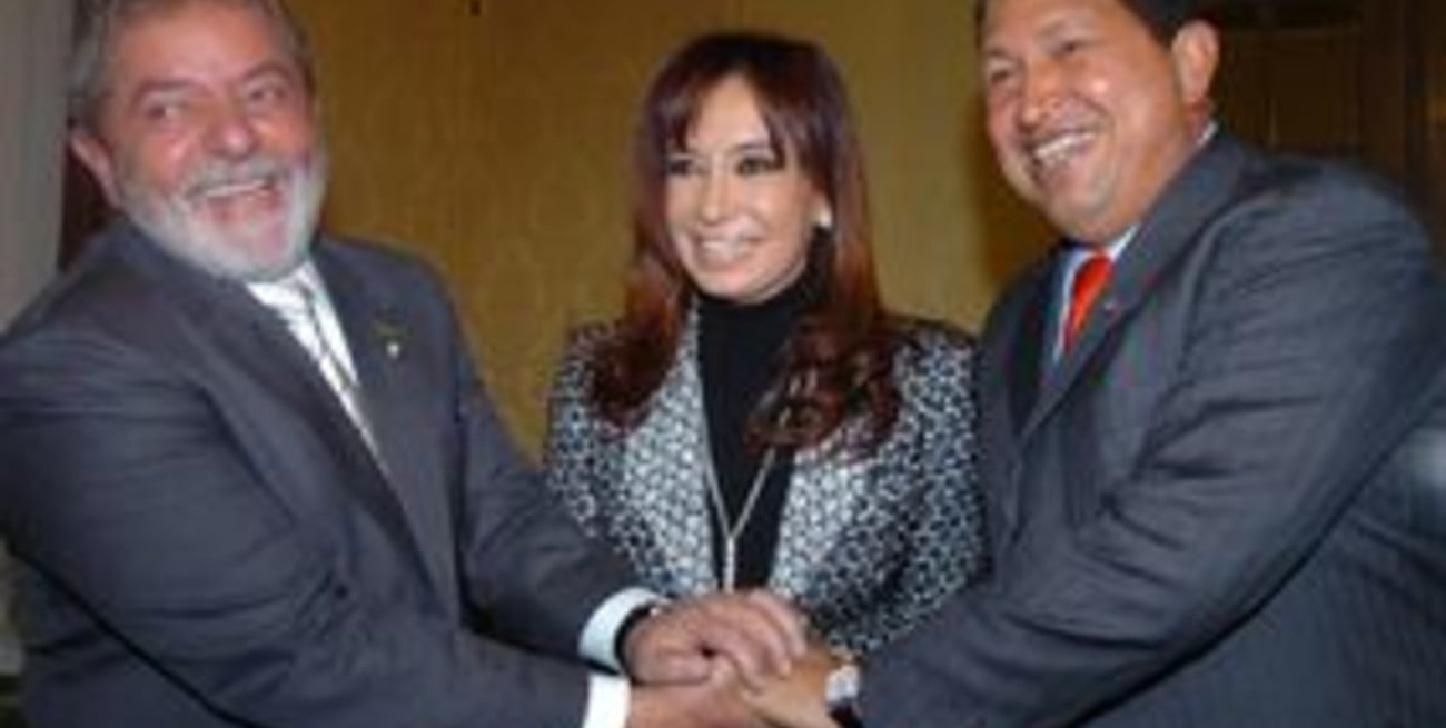 Cristina, Lula y Chávez relanzaron la integración regional 
