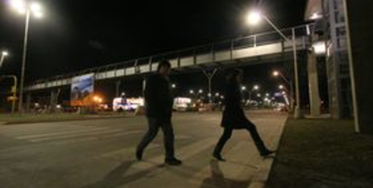 No todos usan el puente peatonal