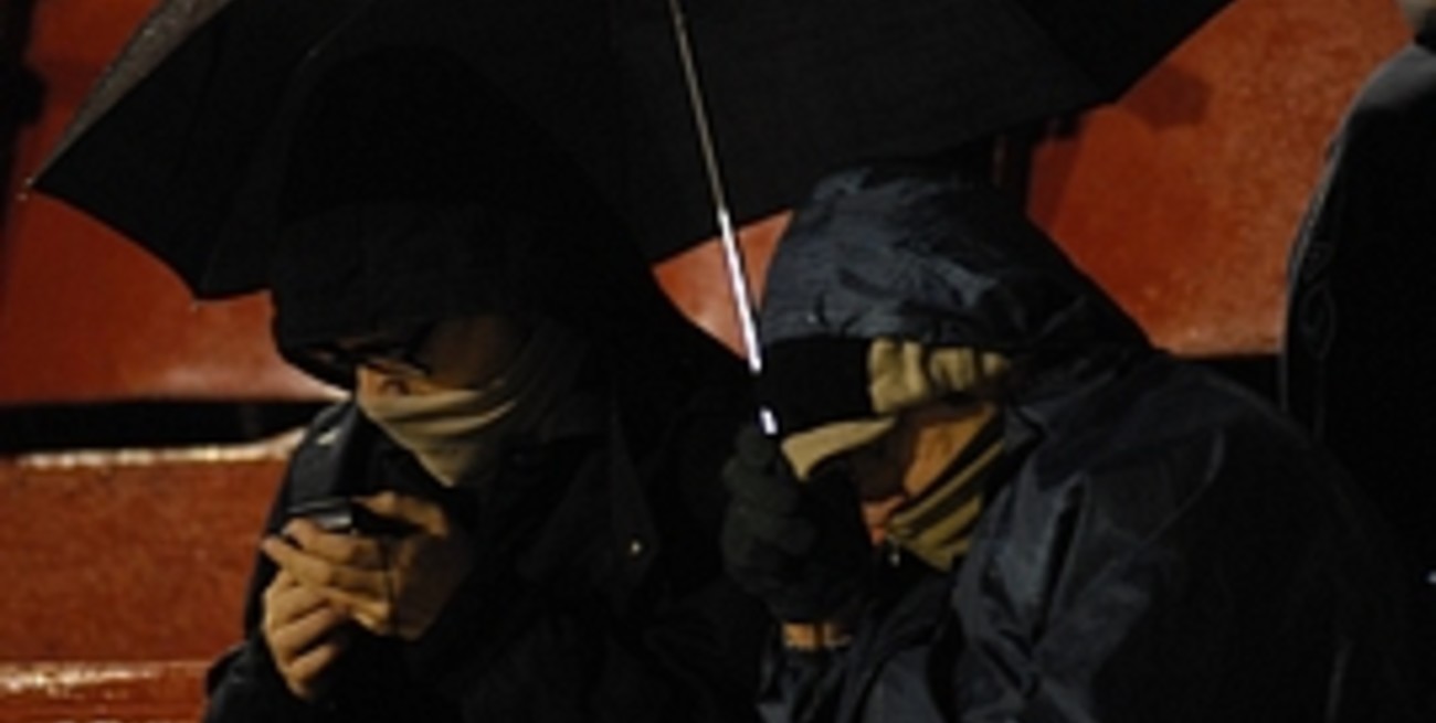 Una noche fría y lluviosa no habría provocado víctimas