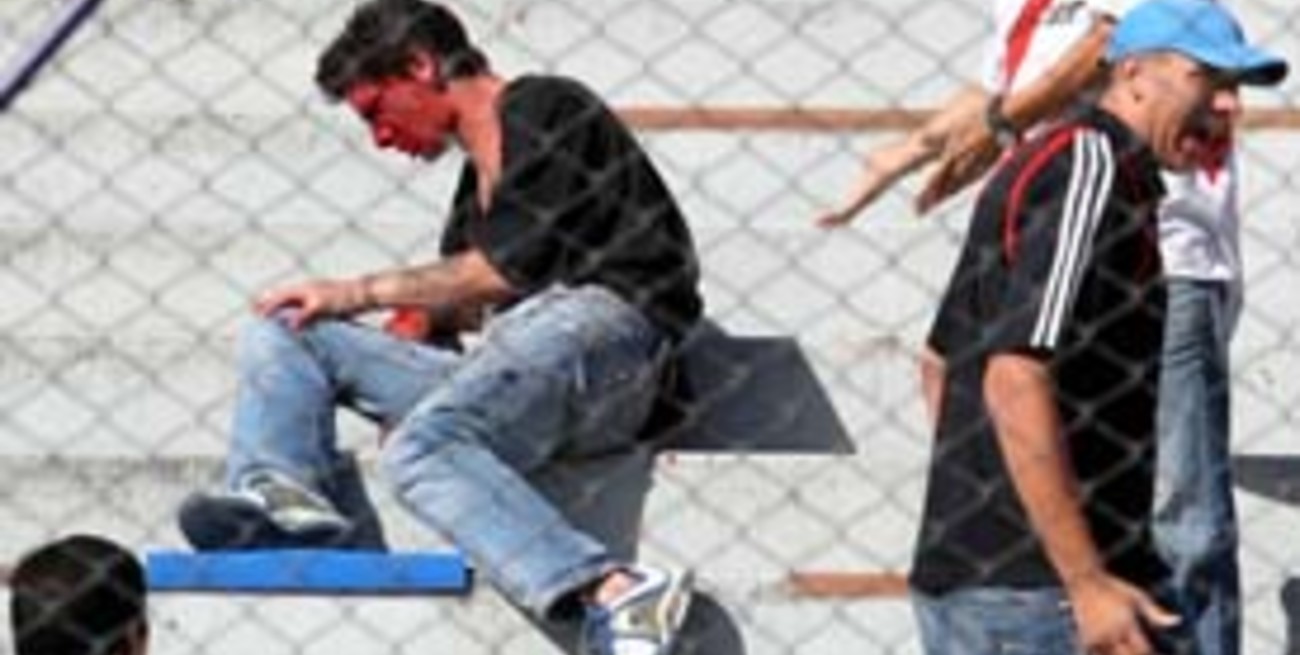 Graves incidentes entre barrabravas de River 