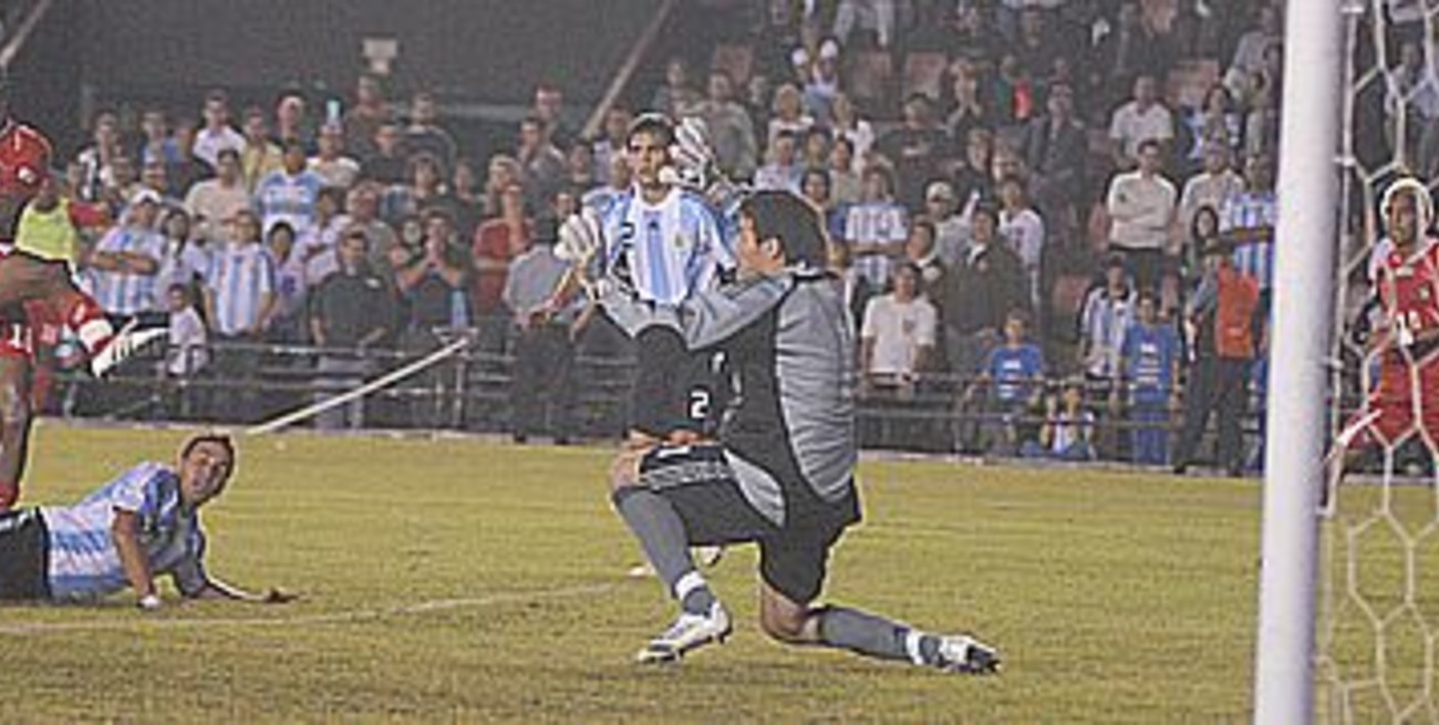 Suenan Fuertes, Pozo y Bertoglio en otra Selección local de Maradona