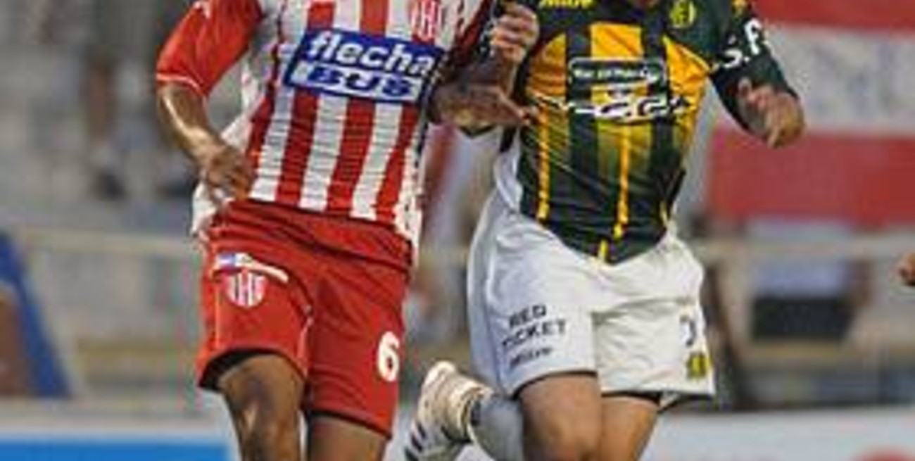 Unión despidió el 2008 con una derrota de local y silbado por sus hinchas