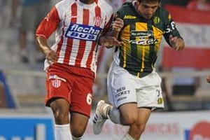 Unión despidió el 2008 con una derrota de local y silbado por sus hinchas