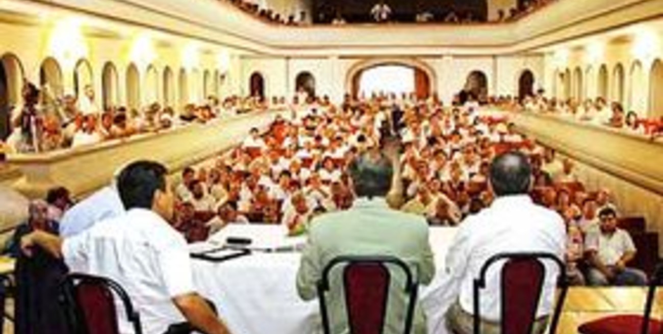 Centros económicos se reunieron en Las Rosas y resolvieron iniciar medidas de fuerza