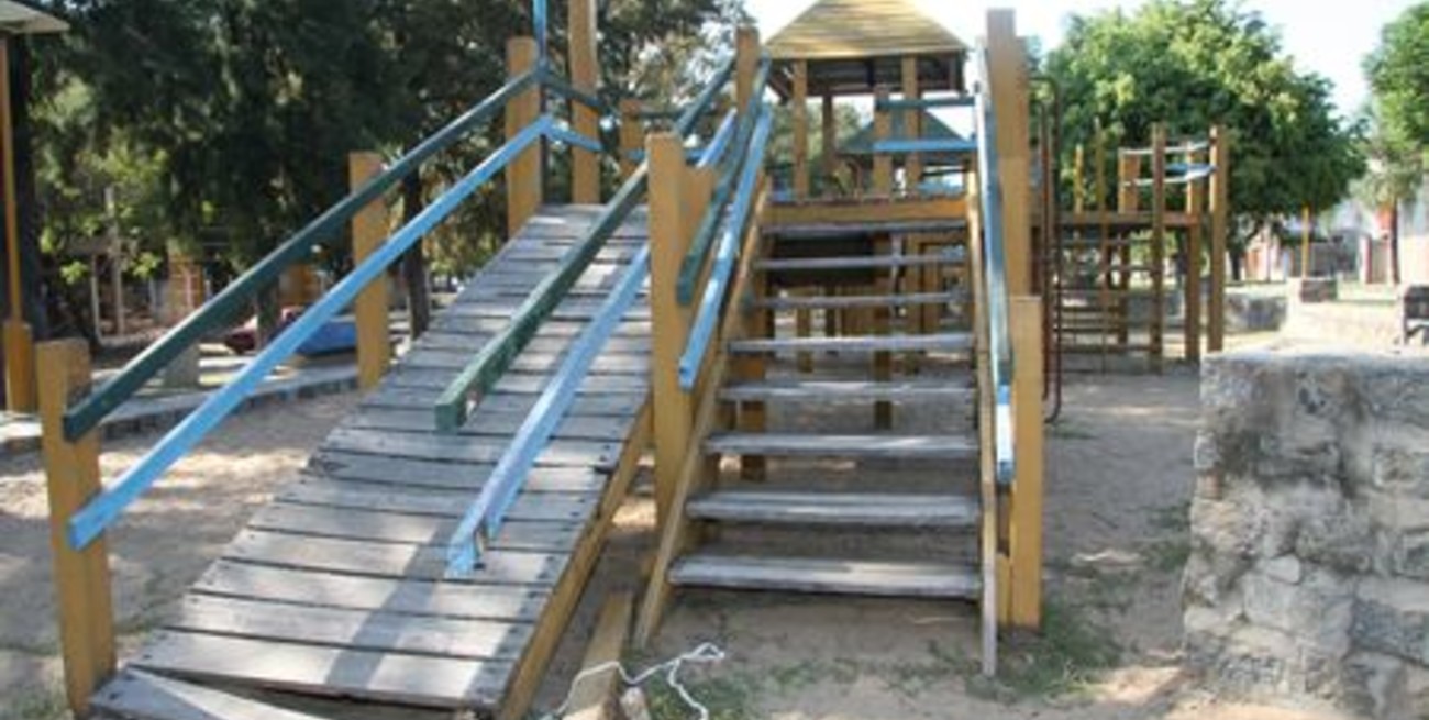 Notable deterioro del bulevar Muttis