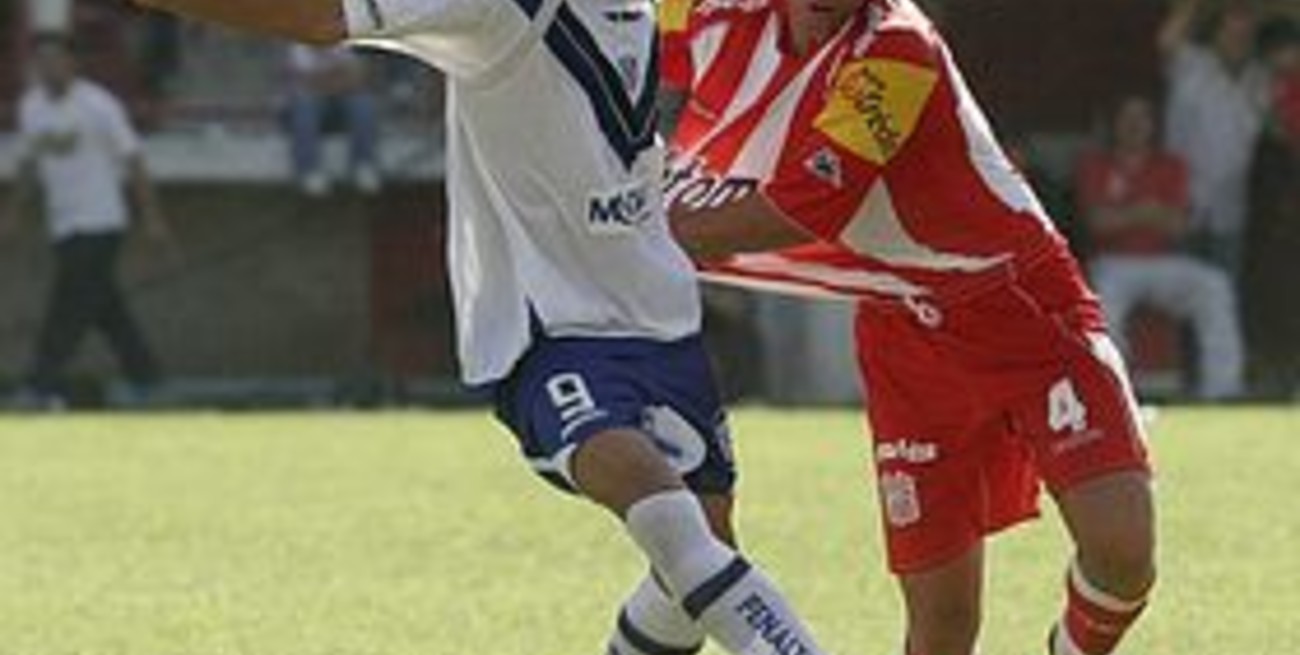 Vélez empató y sigue en la cima