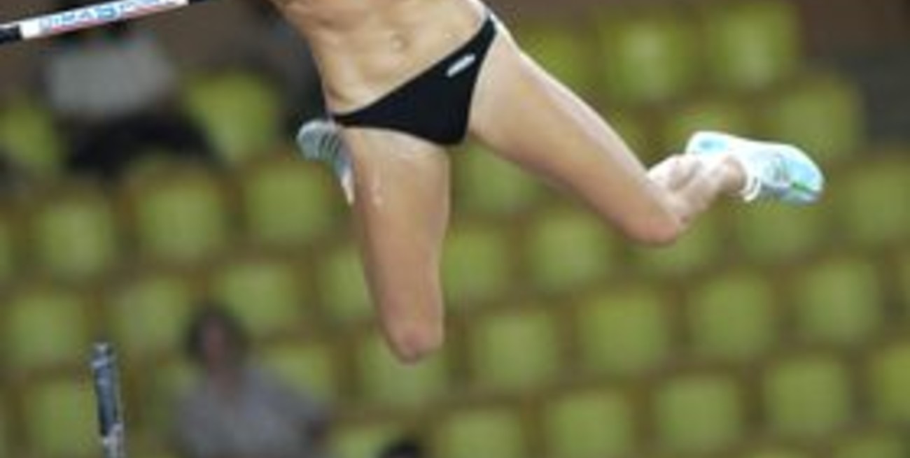 Nuevo récord de Yelena Isimbayeva, que saltó 5,04 metros