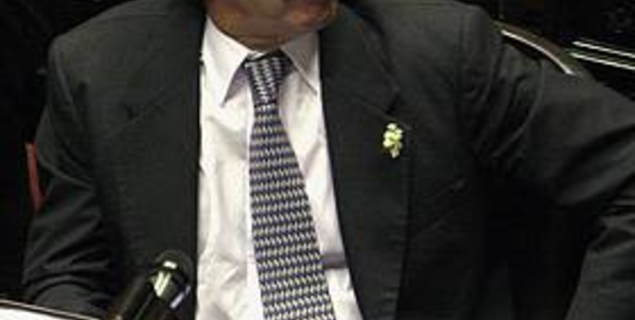 Felipe Solá renunciará a su banca del Senado el 9 de mayo