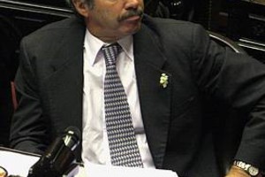 Felipe Solá renunciará a su banca del Senado el 9 de mayo