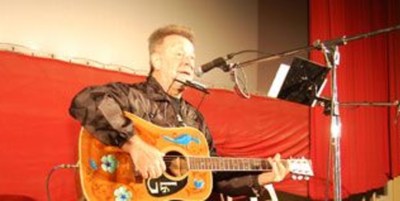 Gieco presentó "Mundo Alas" en su Cañada Rosquín natal