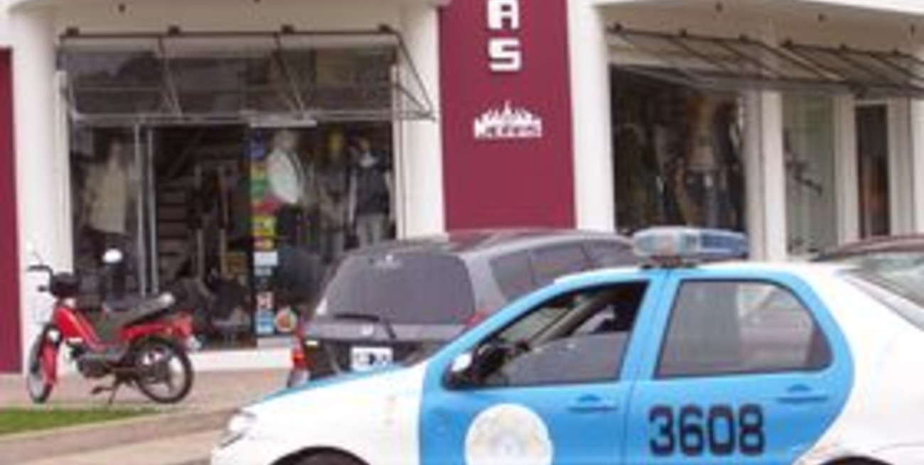 Negocio asaltado en Gral Paz y Llerena