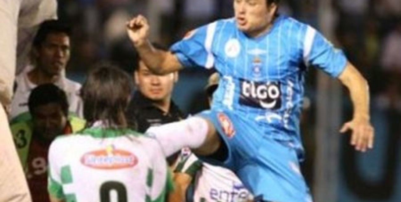 "Patada criminal" en el fútbol boliviano