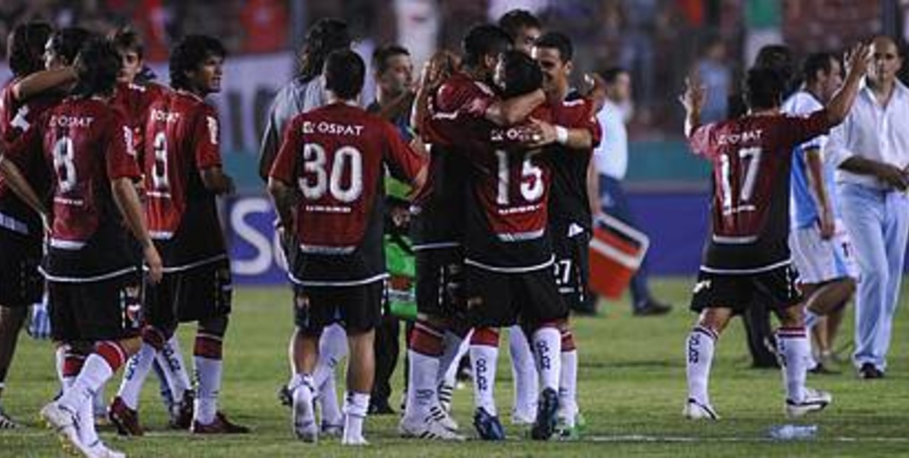 El "Pony" Oyola la embocó de tiro libre y Colón volvió a ganar de local