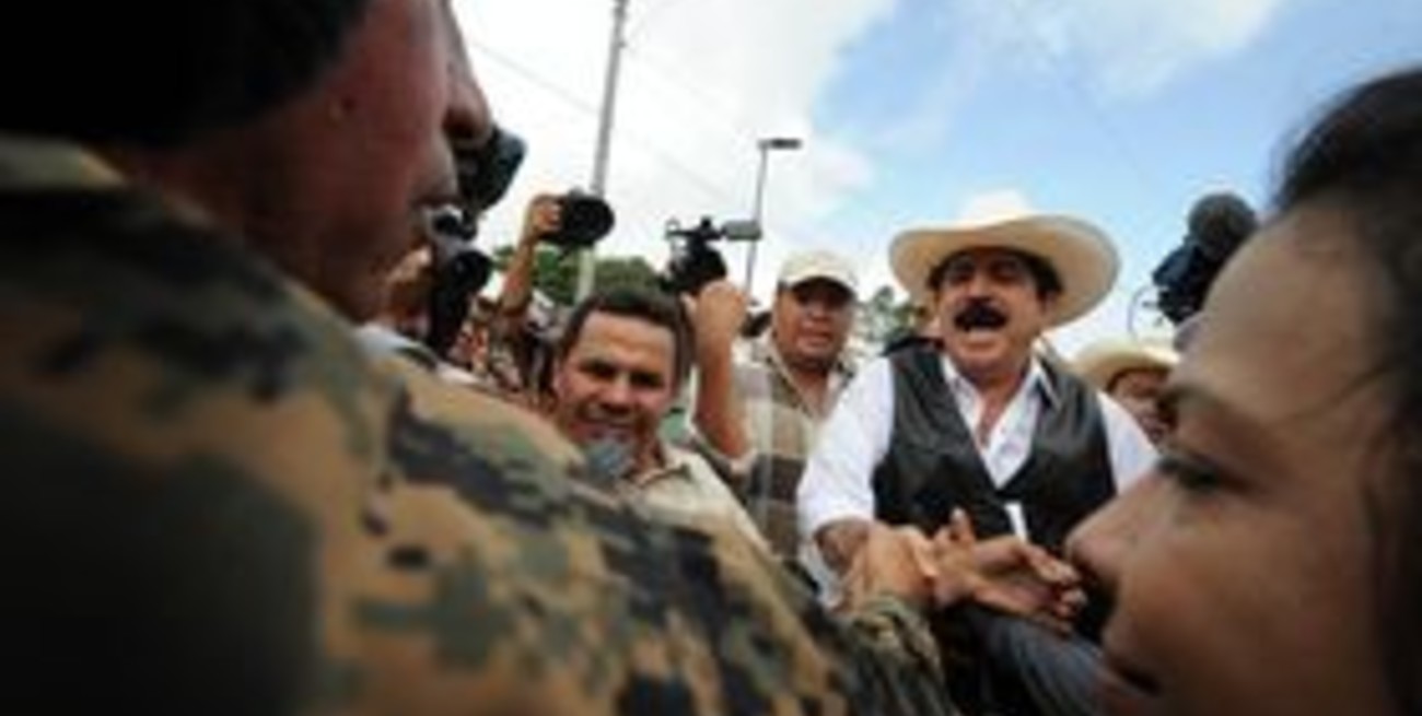 Crisis en Honduras: Zelaya cruzó la frontera, pero la OEA criticó el regreso