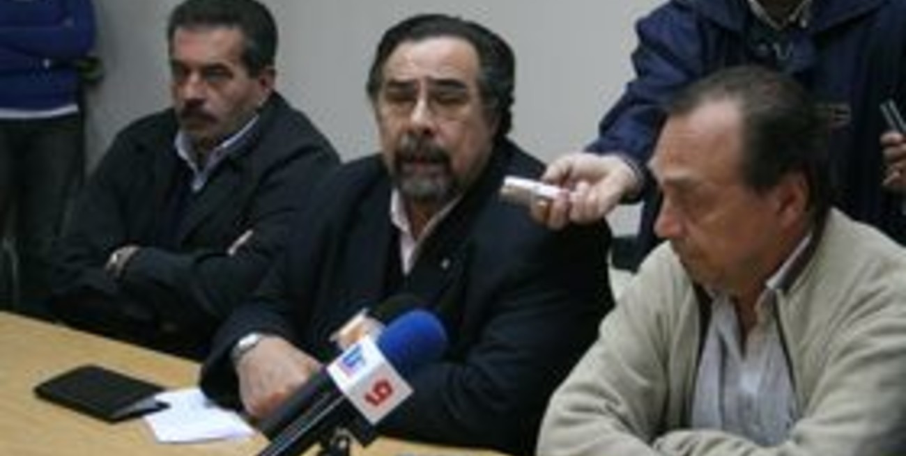 Denuncia de Roberto Campanella por agravios en la cartelería de campaña