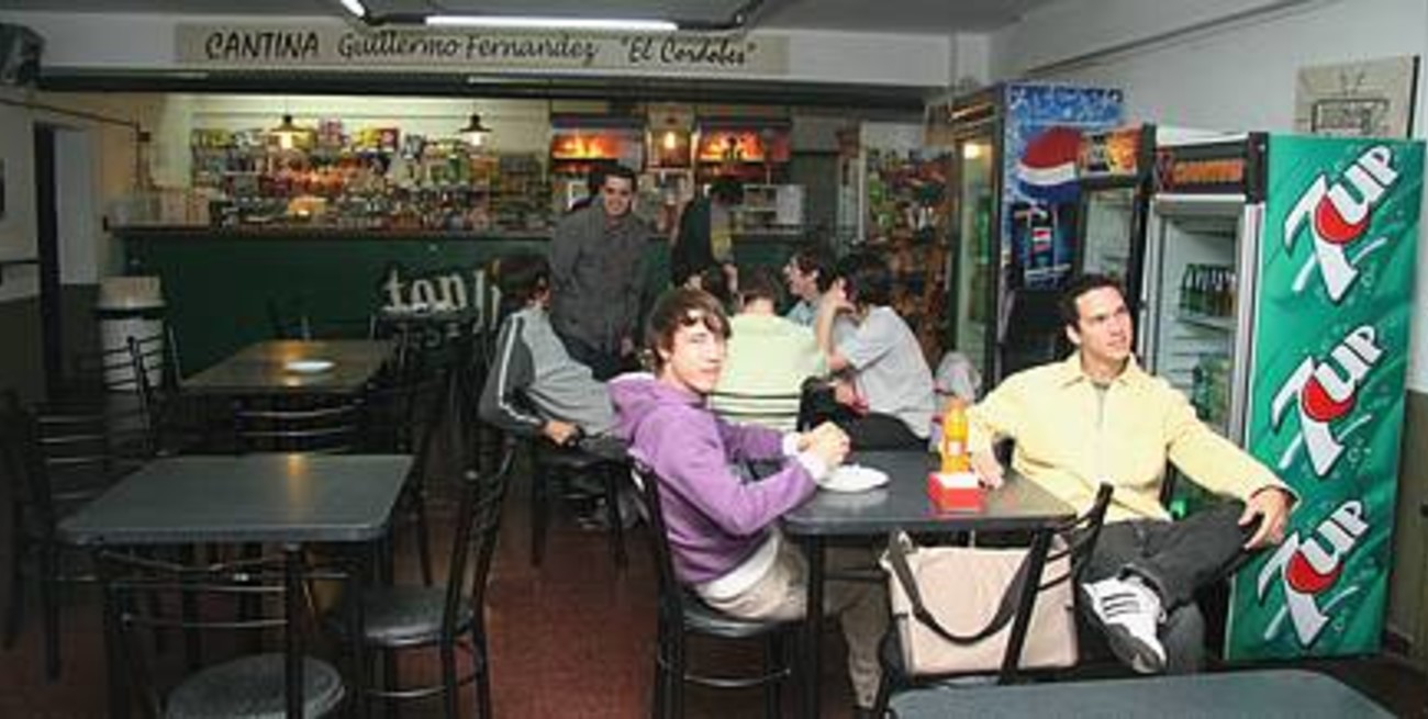 Cantina de la UTN: de la clase a la distensión