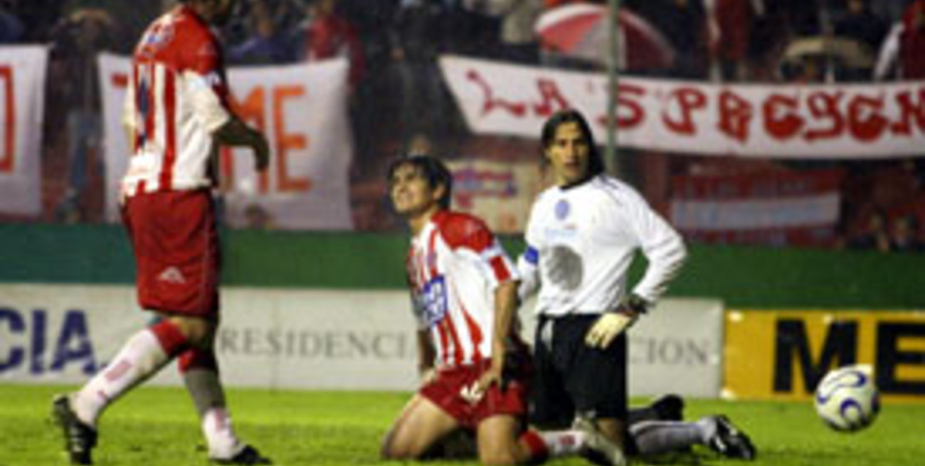 Bajo la lluvia Unión sacó un gol de la galera