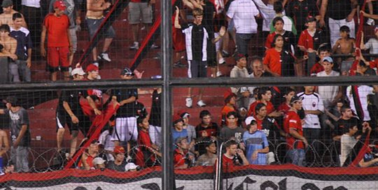 Asesinan a un hincha en la cancha de Colón